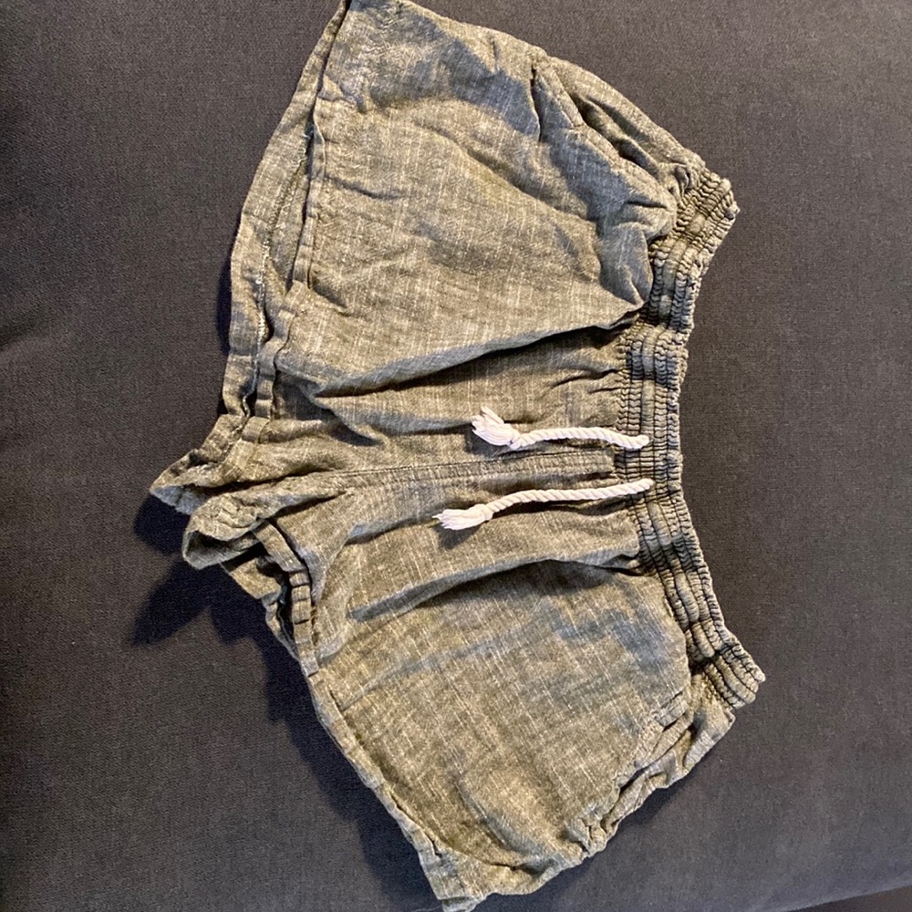 Womens XL Mossimo “linen type” shorts. Drawstring and elastic waistband.